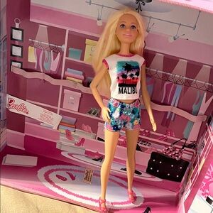 Barbie Malibu Doll in Pink and Blue Outfit
